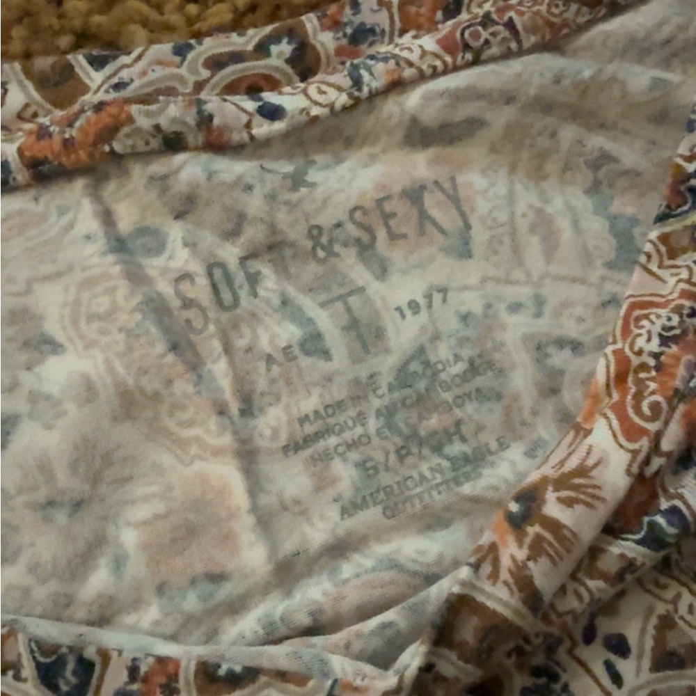Patterned Women's Top - Picture 3 of 4